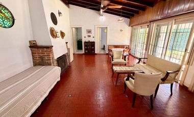 CASA EN VENTA TORTUGUITAS-LOTE 2100 M2- 4 AMBIENTES- 2 BAÑOS - PILETA-QUINCHO-PARRILLA.