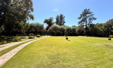 CASA EN VENTA TORTUGUITAS-LOTE 2100 M2- 4 AMBIENTES- 2 BAÑOS - PILETA-QUINCHO-PARRILLA.