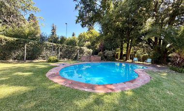CASA EN VENTA TORTUGUITAS-LOTE 2100 M2- 4 AMBIENTES- 2 BAÑOS - PILETA-QUINCHO-PARRILLA.