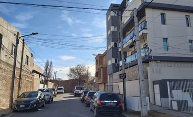 Departamento en dos plantas - 1 dormitorio CON COCHERA - Neuquén capital