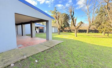 Venta/Permuta Casa Dos Dormitorios Piscina Jardin Parquizado. Playa Hermosa. Arroyo Seco