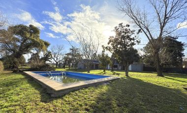Venta/Permuta Casa Dos Dormitorios Piscina Jardin Parquizado. Playa Hermosa. Arroyo Seco