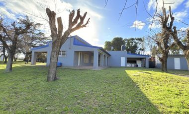 Venta/Permuta Casa Dos Dormitorios Piscina Jardin Parquizado. Playa Hermosa. Arroyo Seco