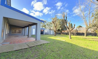 Venta/Permuta Casa Dos Dormitorios Piscina Jardin Parquizado. Playa Hermosa. Arroyo Seco