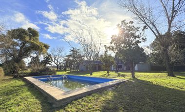 Venta/Permuta Casa Dos Dormitorios Piscina Jardin Parquizado. Playa Hermosa. Arroyo Seco