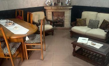 Casa con garage sobre Avenida en venta!!!