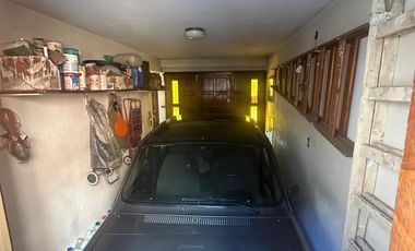 Casa con garage sobre Avenida en venta!!!