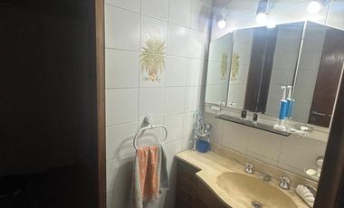 Casa con garage sobre Avenida en venta!!!