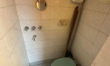 Casa con garage sobre Avenida en venta!!!