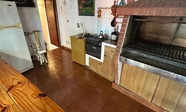 Casa con garage sobre Avenida en venta!!!