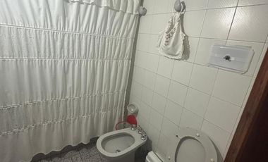 Casa con garage sobre Avenida en venta!!!