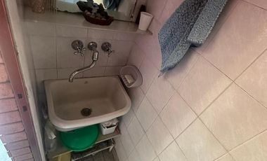 Casa con garage sobre Avenida en venta!!!