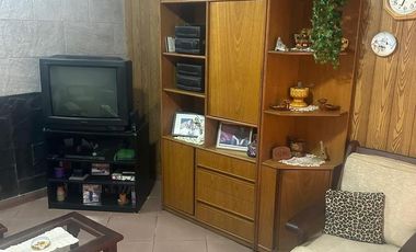 Casa con garage sobre Avenida en venta!!!