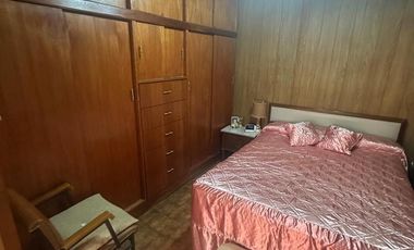 Casa con garage sobre Avenida en venta!!!