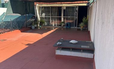 Casa con garage sobre Avenida en venta!!!