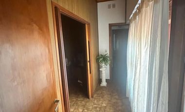 Casa con garage sobre Avenida en venta!!!