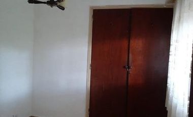 Chalet 4 ambientes con amplio parque.