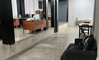 Venta Bodega a una cuadra de Calzada las Aguilas