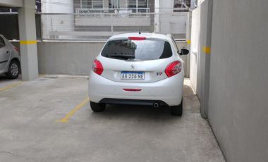 Cochera excelente ubicación en Olivos