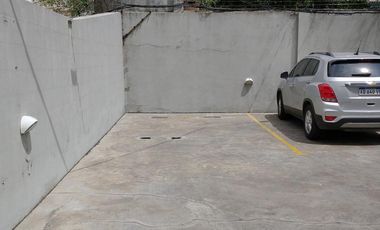 Cochera excelente ubicación en Olivos