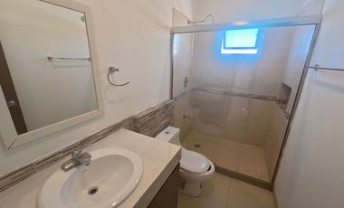 Departamento cerca de city center sin muebles de tres recámaras y dos baños