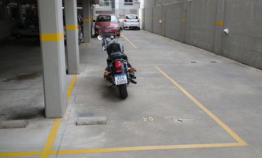 Cochera excelente ubicación en Olivos