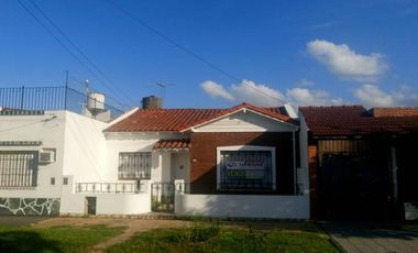 Chalet  3 ambientes, en venta Remedios de Escalada ,  apto credito