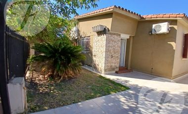 Disponibilidad Inmediata Casa 3 Ambientes en Alquiler en Ituzaingó - Parrilla, Pileta y Cochera desc