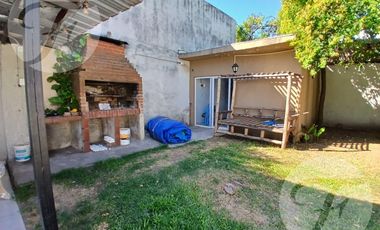 Disponibilidad Inmediata Casa 3 Ambientes en Alquiler en Ituzaingó - Parrilla, Pileta y Cochera desc