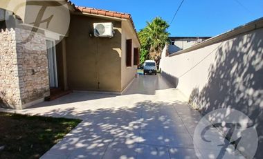 Disponibilidad Inmediata Casa 3 Ambientes en Alquiler en Ituzaingó - Parrilla, Pileta y Cochera desc