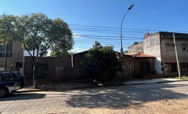 Terreno con proyecto de edificio para oficinas, doble frente, venta