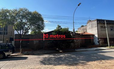 Terreno con proyecto de edificio para oficinas, doble frente, venta