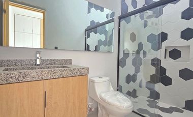 CASA EN VENTA 1 PLANTA, 2 RECÁMARAS, 2 BAÑOS, COCHERA PARA 2 AUTOS.