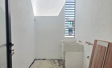 CASA EN VENTA 1 PLANTA, 2 RECÁMARAS, 2 BAÑOS, COCHERA PARA 2 AUTOS.