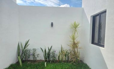 CASA EN VENTA 1 PLANTA, 2 RECÁMARAS, 2 BAÑOS, COCHERA PARA 2 AUTOS.
