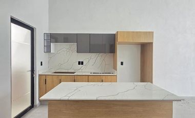 CASA EN VENTA 1 PLANTA, 2 RECÁMARAS, 2 BAÑOS, COCHERA PARA 2 AUTOS.