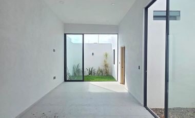 CASA EN VENTA 1 PLANTA, 2 RECÁMARAS, 2 BAÑOS, COCHERA PARA 2 AUTOS.