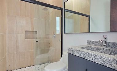 CASA EN VENTA, 1 PLANTA, 2 RECÁMARAS, 2 BAÑOS, COCHERA PARA 2 AUTOS