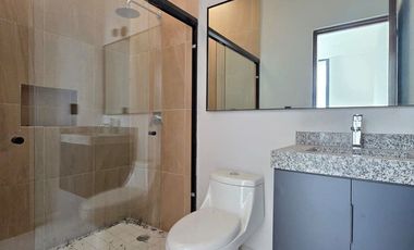 CASA EN VENTA, 1 PLANTA, 2 RECÁMARAS, 2 BAÑOS, COCHERA PARA 2 AUTOS