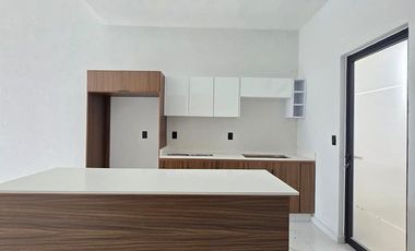 CASA EN VENTA, 1 PLANTA, 2 RECÁMARAS, 2 BAÑOS, COCHERA PARA 2 AUTOS