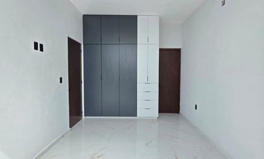 CASA EN VENTA, 1 PLANTA, 2 RECÁMARAS, 2 BAÑOS, COCHERA PARA 2 AUTOS