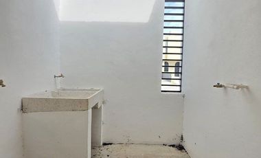 CASA EN VENTA, 1 PLANTA, 2 RECÁMARAS, 2 BAÑOS, COCHERA PARA 2 AUTOS