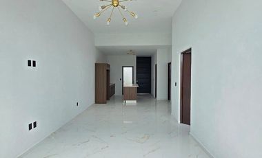 CASA EN VENTA, 1 PLANTA, 2 RECÁMARAS, 2 BAÑOS, COCHERA PARA 2 AUTOS