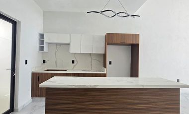 CASA EN VENTA DE 1 PLANTA, 2 RECÁMARAS, 2 BAÑOS, COCHERA PARA 2 AUTOS.