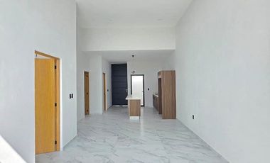 CASA EN VENTA DE 1 PLANTA, 2 RECÁMARAS, 2 BAÑOS, COCHERA PARA 2 AUTOS.