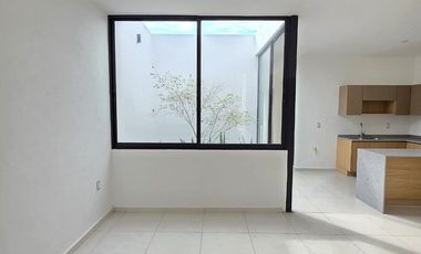 CASA EN VENTA 1 PLANTA, 3 RECÁMARAS, 2 BAÑOS, COCHERA PARA 1 AUTO.