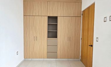 CASA EN VENTA 1 PLANTA, 3 RECÁMARAS, 2 BAÑOS, COCHERA PARA 1 AUTO.