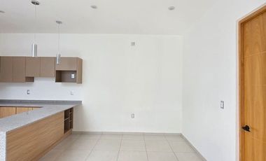 CASA EN VENTA 1 PLANTA, 3 RECÁMARAS, 2 BAÑOS, COCHERA PARA 1 AUTO.