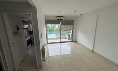 DEPARTAMENTO de 2 AMBIENTES CON COCHERA CUBIERTA.-