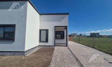 CASA 4 AMBIENTES A ESTRENAR EN BARRIO SAN PABLO, PILAR, VENTA  EN UNA SOLA PLANTA